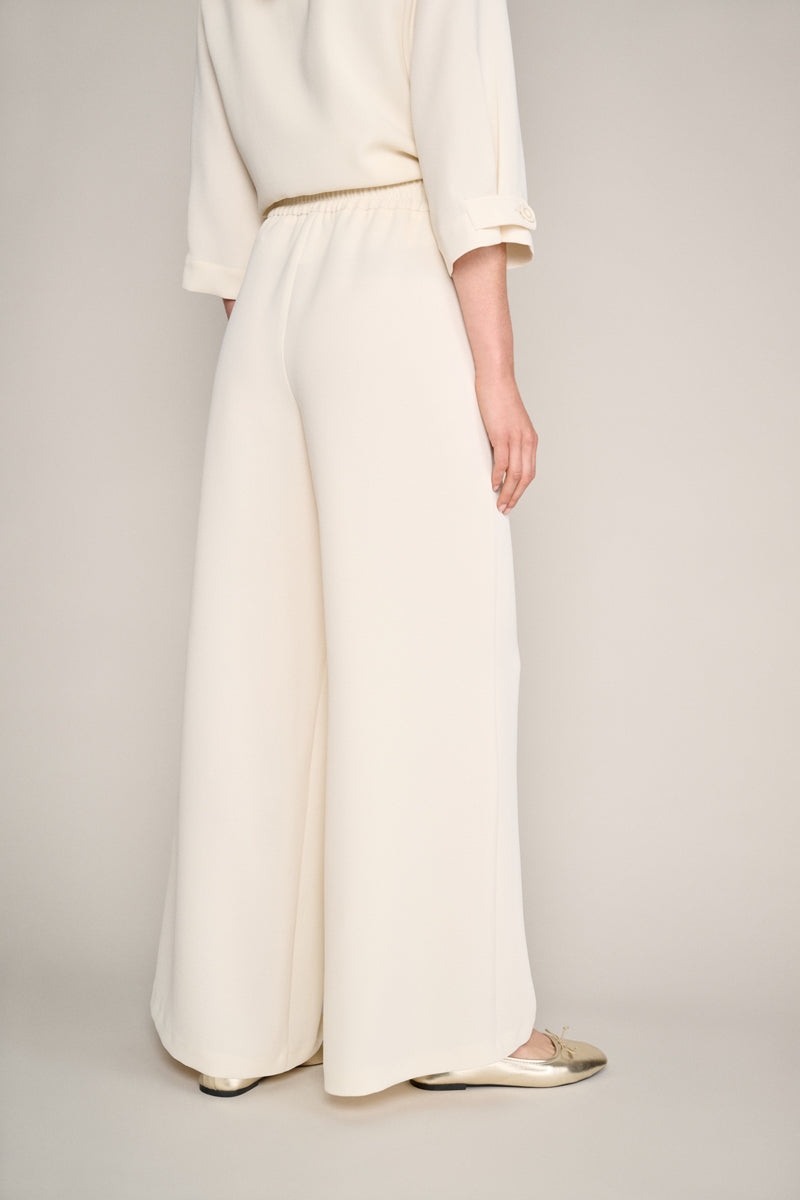 Wide trousers in ecru