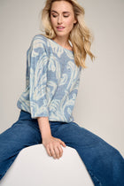 Blue pullover with trendy print