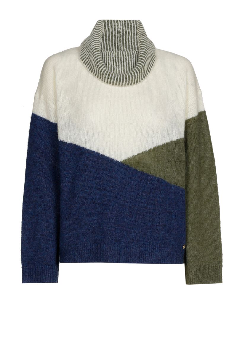 Pull à col roulé en bleu, vert et crème