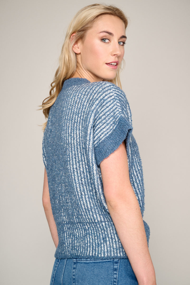 Trendy blauwe pull met korte mouwen