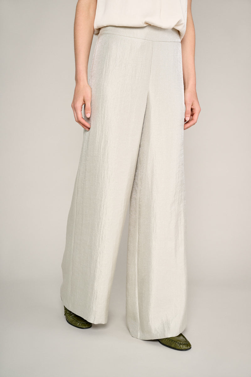 Wide trousers in gold