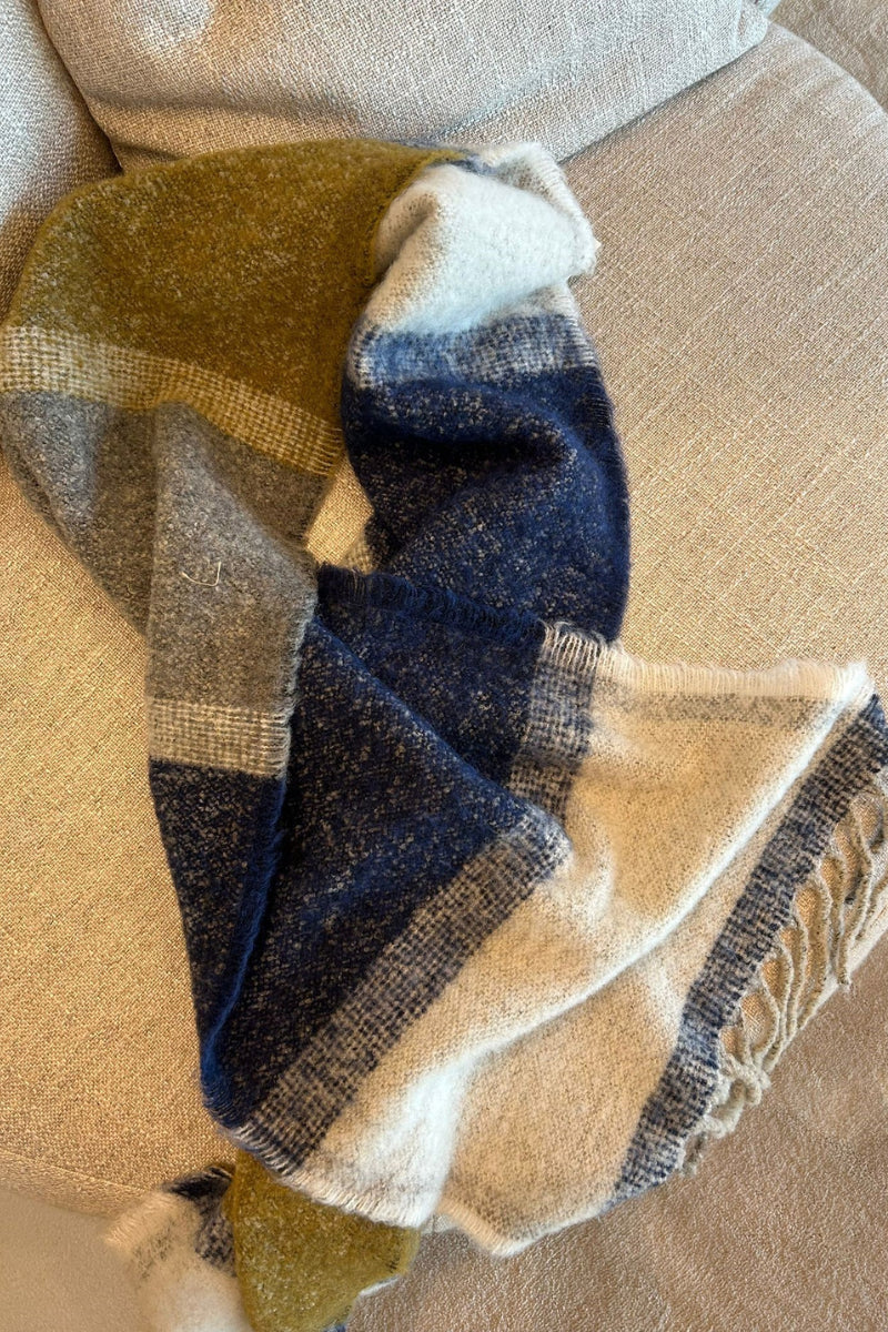 Tricolour scarf in a soft wool blend