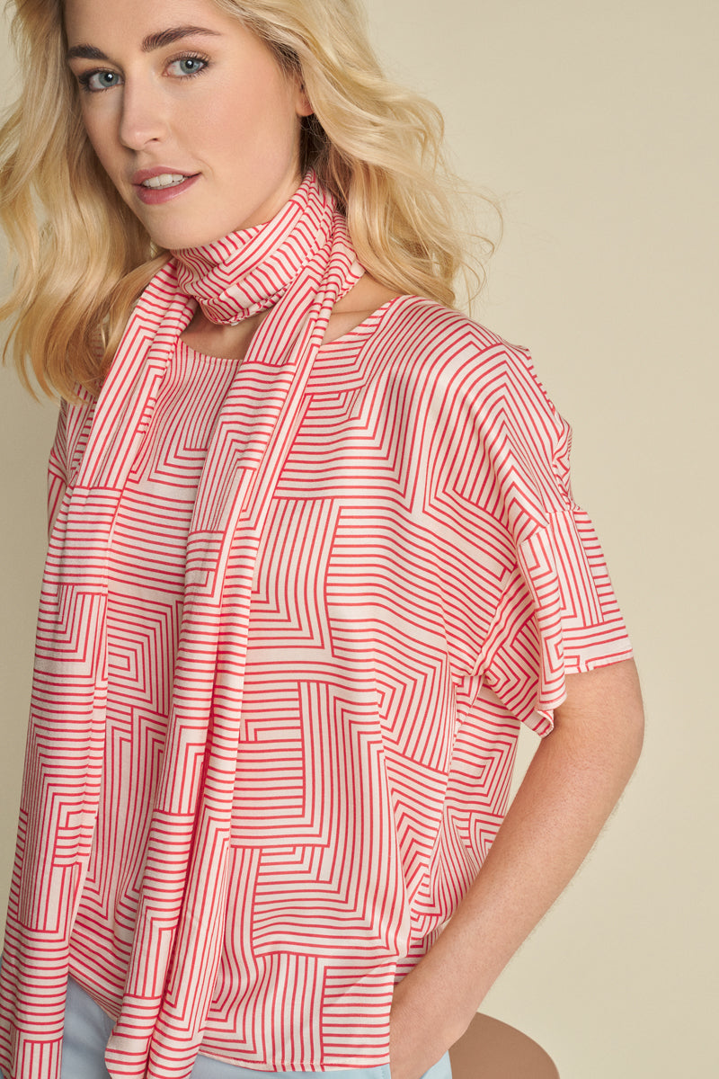 Blouse with round neck and asymmetrical print