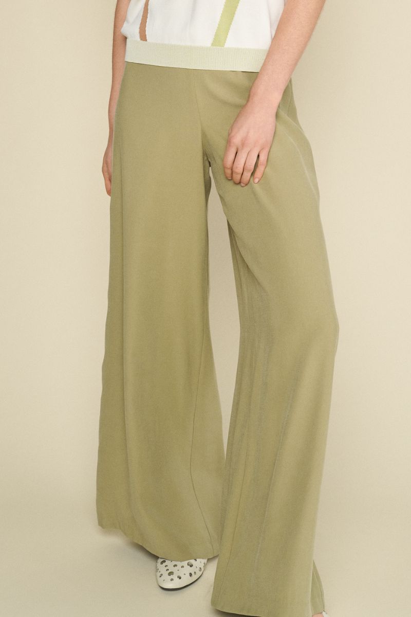 Pantalon large vert en tissu souple