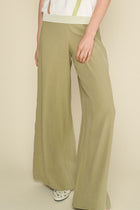 Pantalon large vert en tissu souple