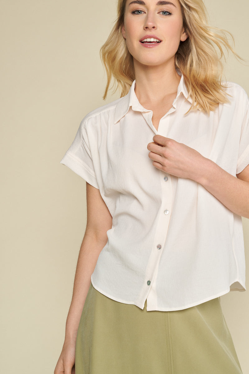 Blouse écrue à manches courtes et coupe ample