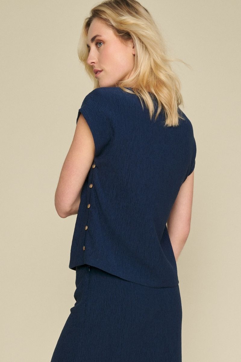 Blue top in crepe fabric