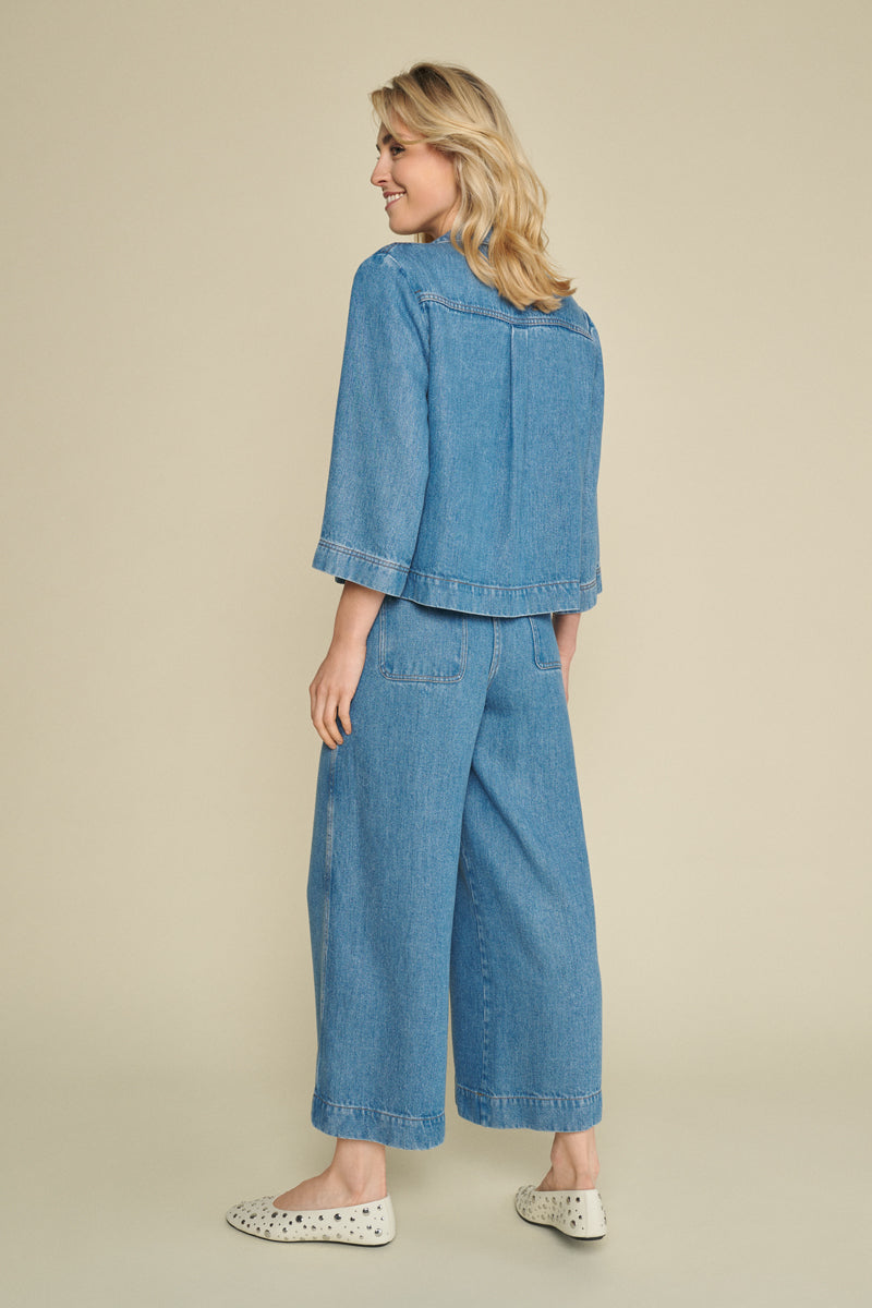 Jeans in a soft fabric with a wide leg and 7/8 length