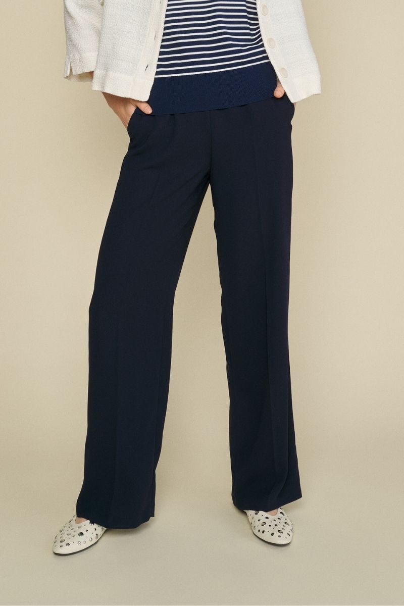 Trousers in blue with wide legs and elastic at the waist