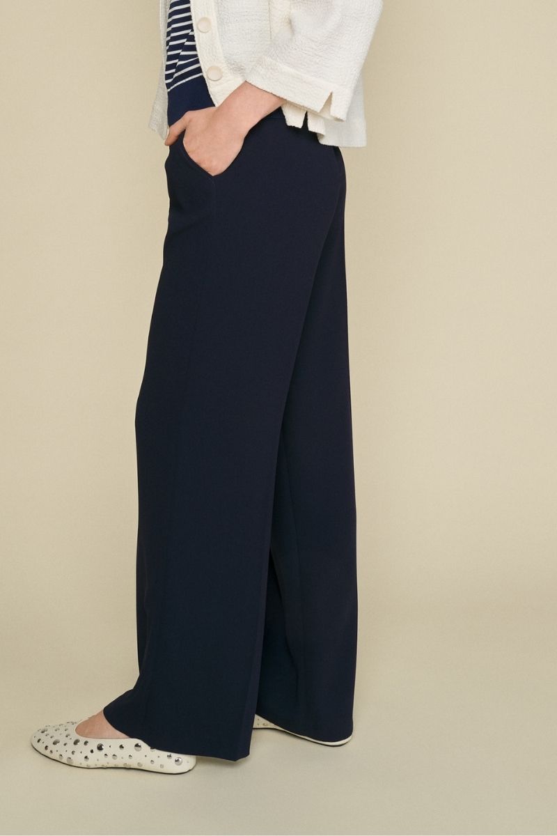 Trousers in blue with wide legs and elastic at the waist