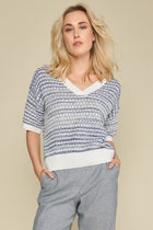 Short-sleeved V-neck pullover in blue and white