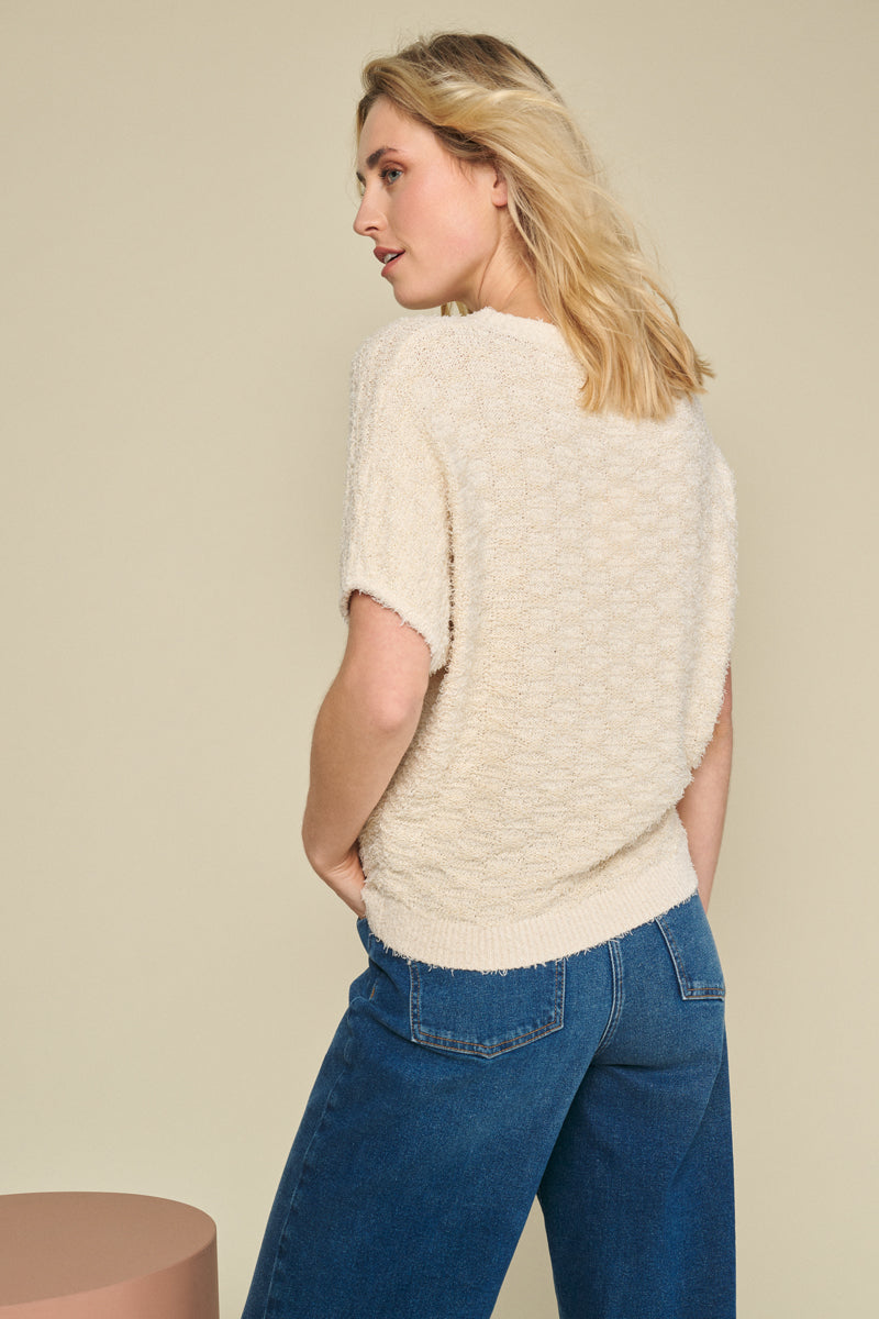 Pull beige avec une pointe de lurex et motif jacquard