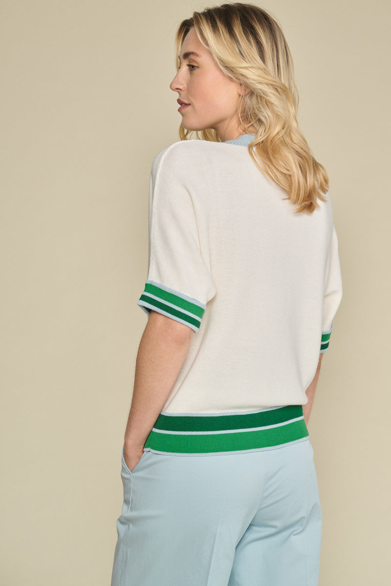 Pull sportif blanc à col en V et bord vert et turquoise