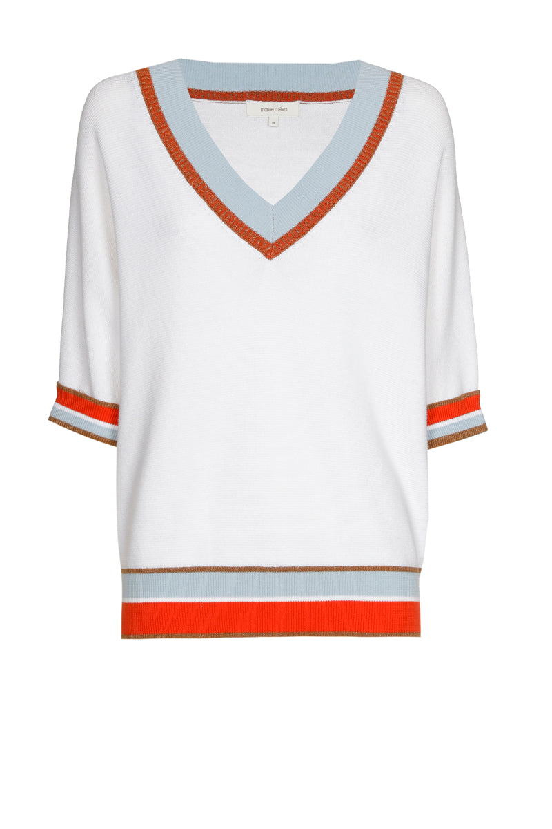 Pull sportif blanc avec col en V et finitions rouges et bleues