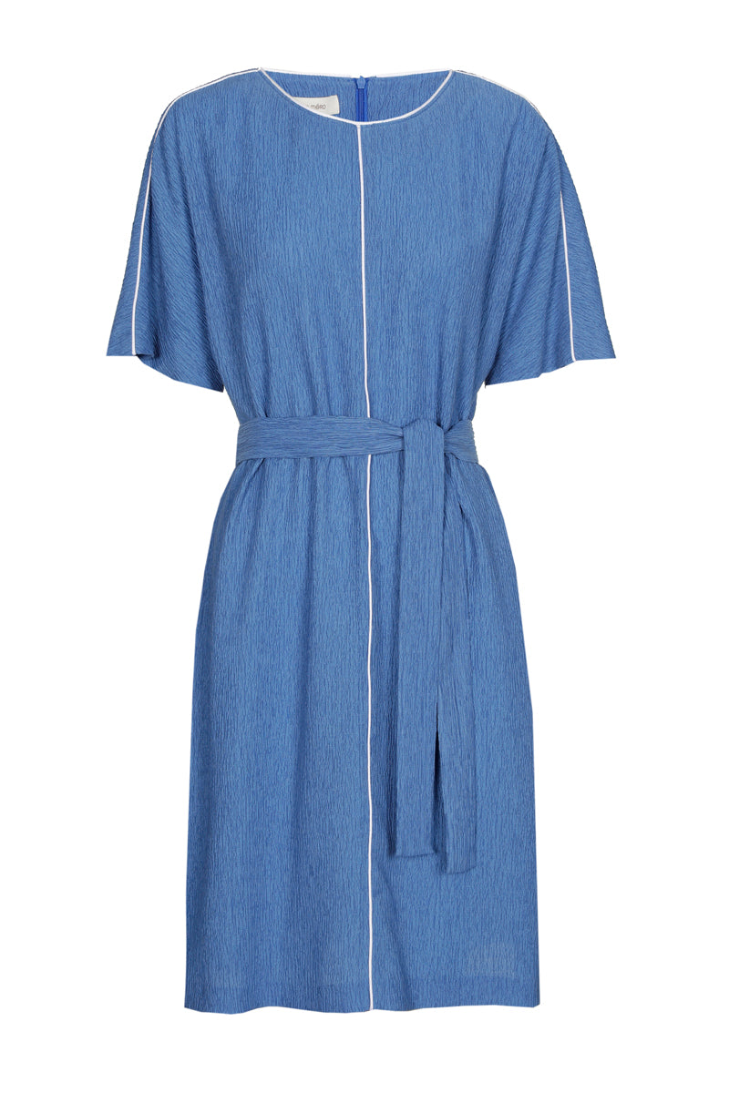 Robe bleue en tissu crêpe