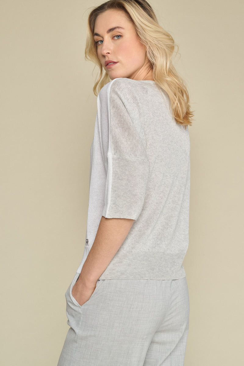 Pull avec devant blanc et dos gris