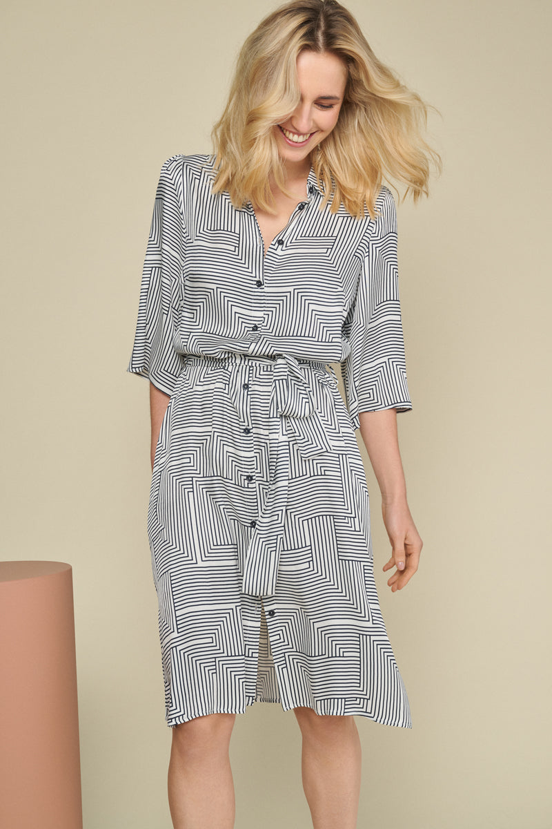 Viscose dress with three-quarter sleeves with geometric print