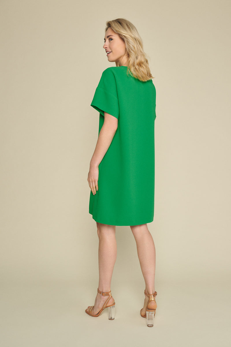 Green dress with loose fit, sporty and elegant