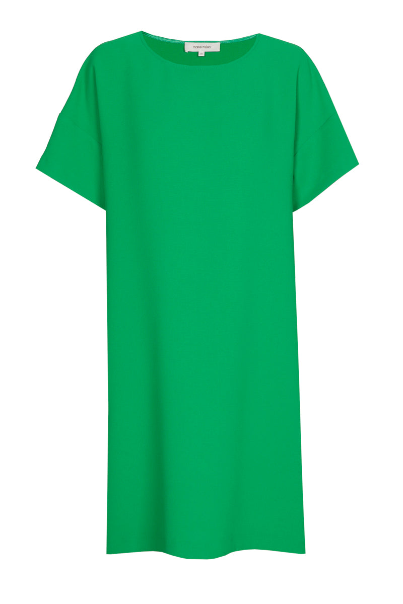 Green dress with loose fit, sporty and elegant