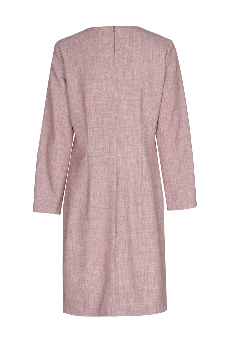 Robe rose avec bande contrastée sur les épaules