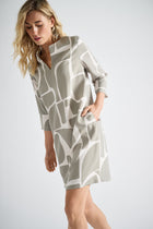 EXCLUSIVE IN OUR CONCEPT STORES: Dress with V-neck in taupe with ecru print