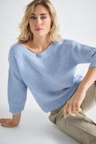 Pull bleu clair à col rond et manches courtes