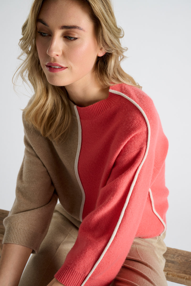 Pull bicolore avec bande verticale en camel et corail