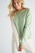 Pull bicolore avec rayure verticale en vert menthe et écru