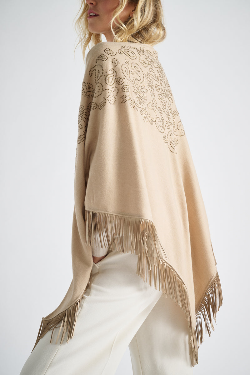 Écharpe triangulaire doux en beige avec franges en suède