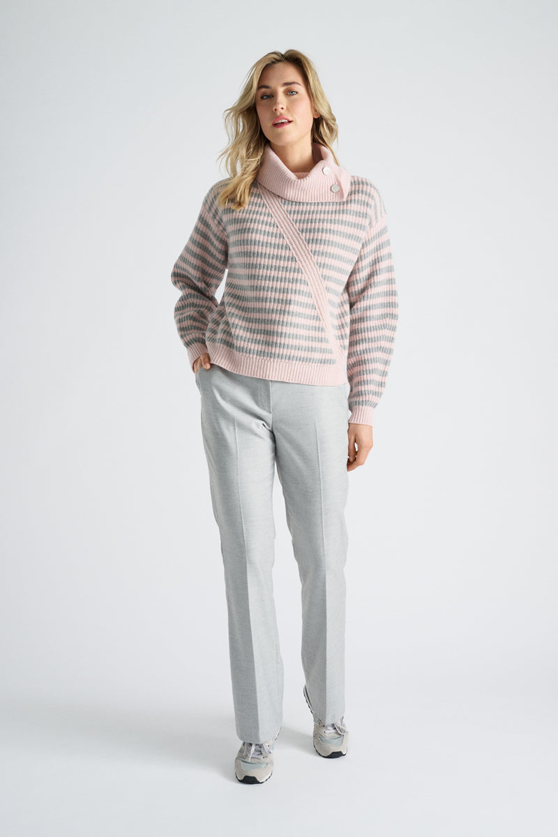 EN EXCLUSIVITÉ DANS NOS CONCEPT STORES: Pull à rayures et col montant