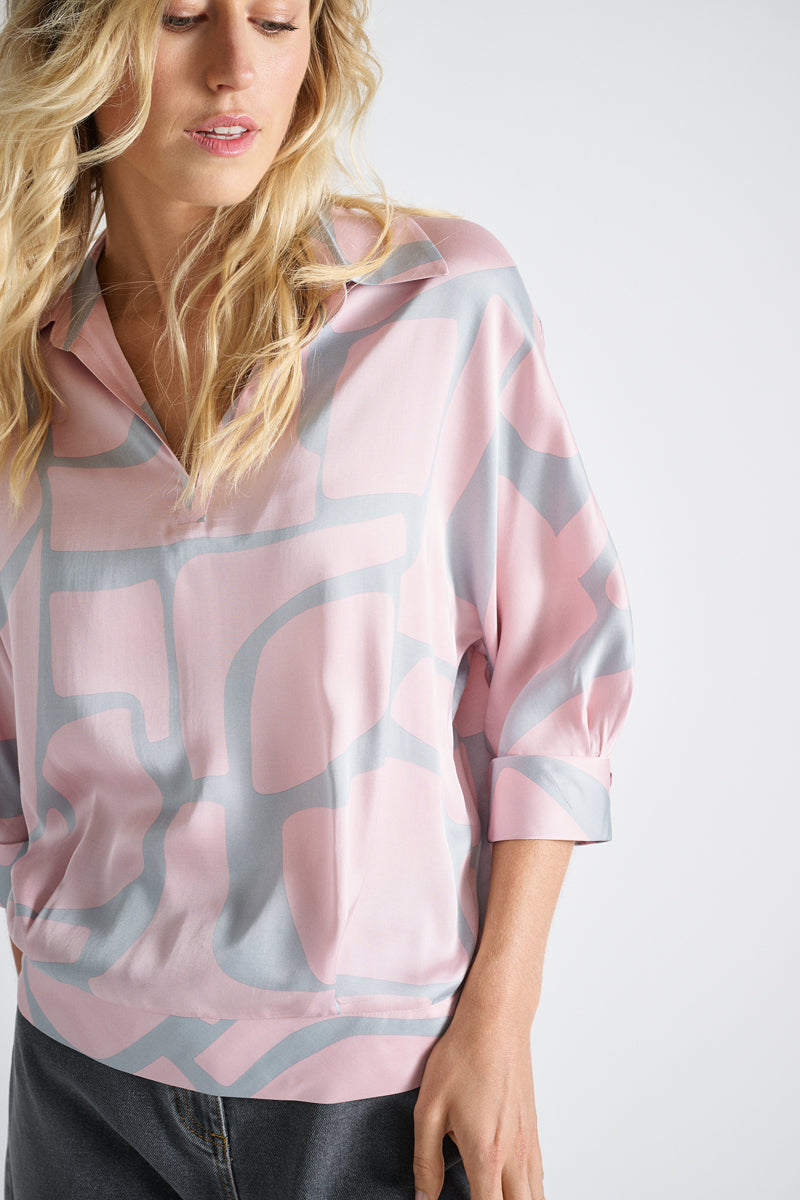 Losse bloes in abstracte print