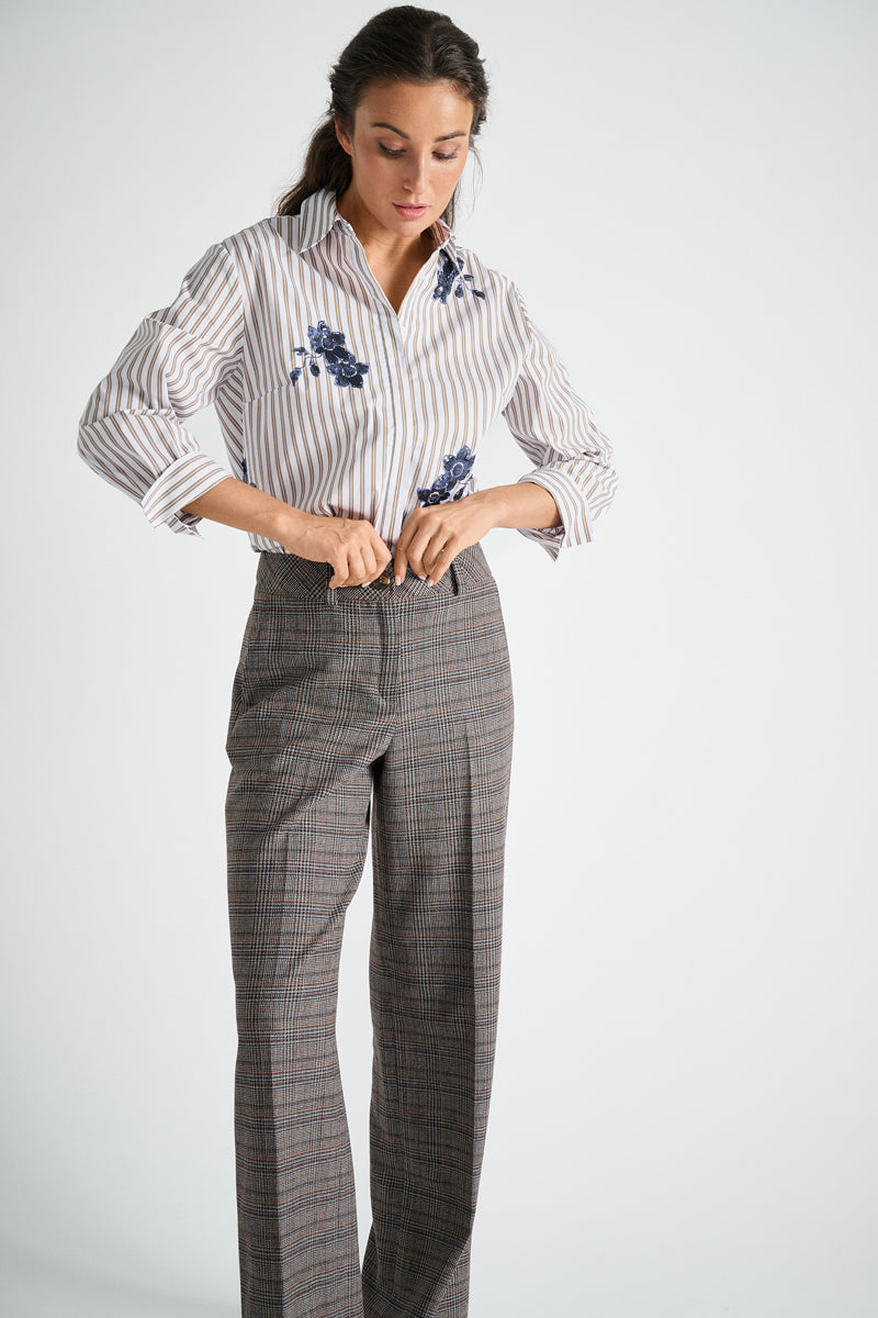 Pantalon à carreaux et jambes droites