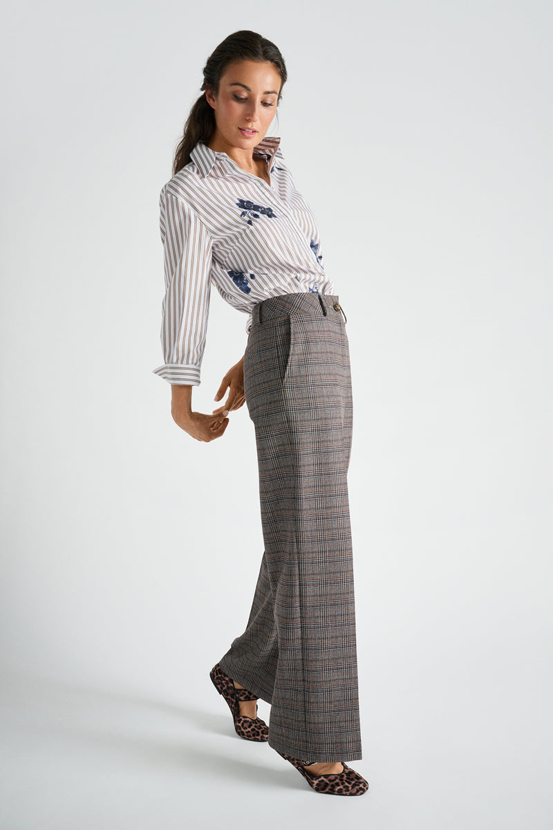 Pantalon à carreaux et jambes droites