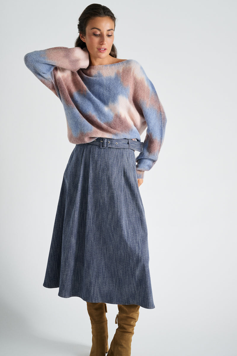 Round neck sweater in brown and blue tones