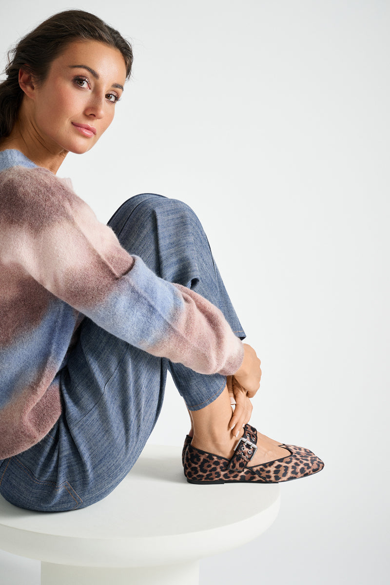 Round neck sweater in brown and blue tones