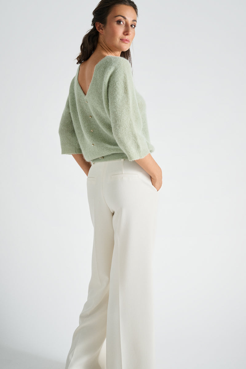 Green jumper with round neck at the front and V-neck at the back