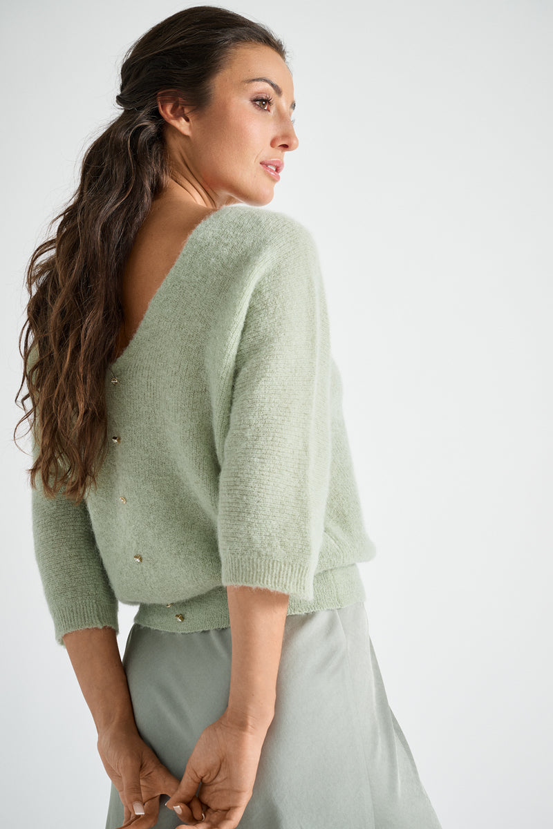 Green jumper with round neck at the front and V-neck at the back