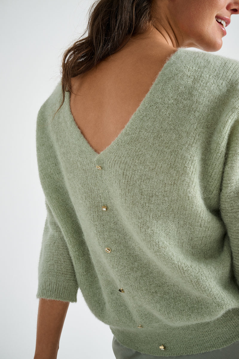 Green jumper with round neck at the front and V-neck at the back