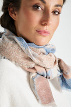 Écharpe douce bleue et cognac