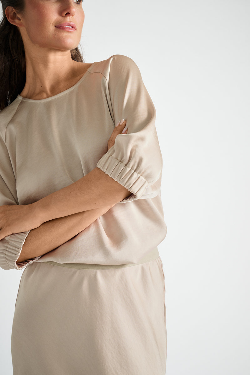 Ivoorkleurig bloesje in satijn