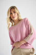 Pull rose à col bateau et poignets écrus