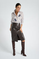 Donkerbruine rok in lederlook met croco motief