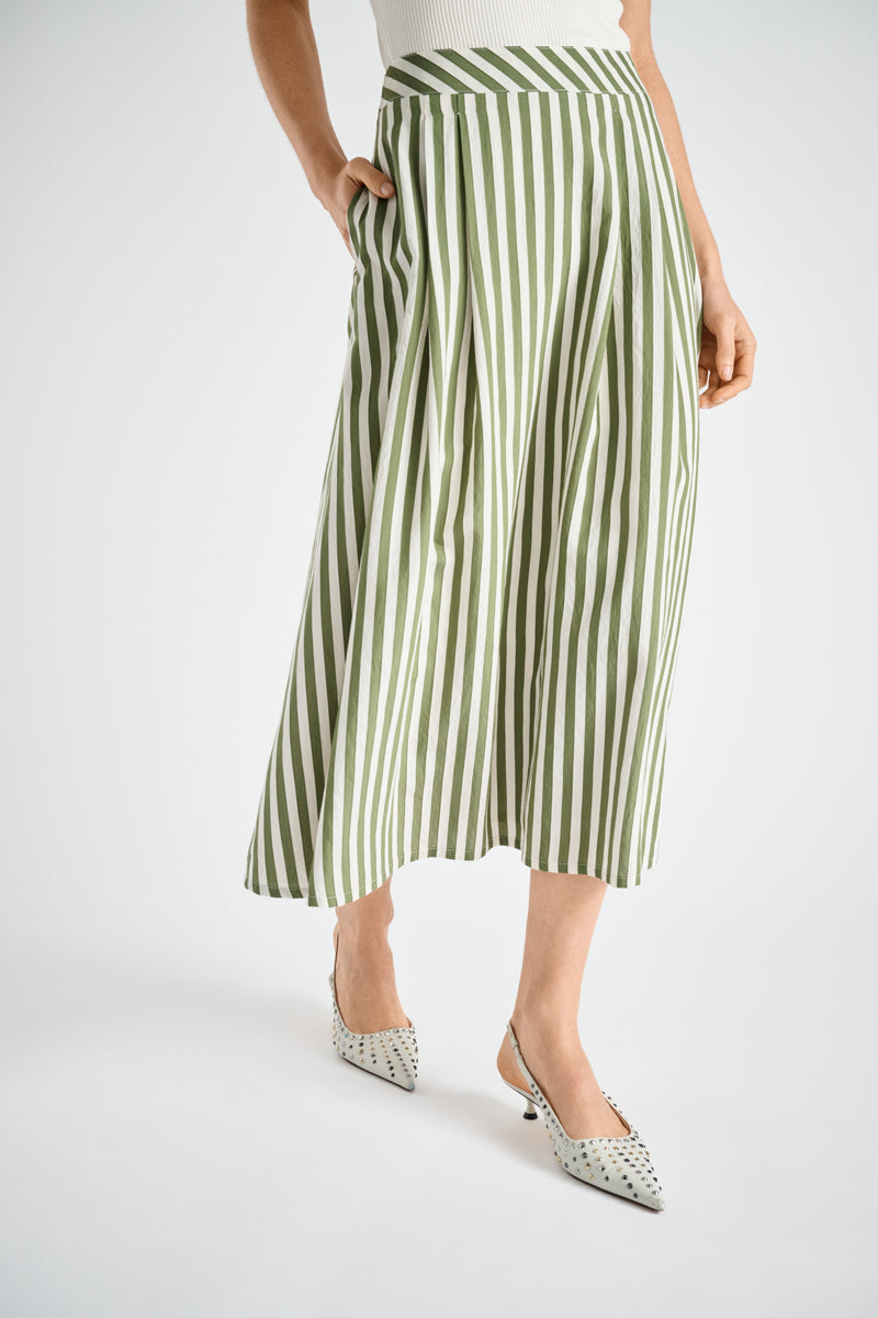 Striped skirt with pleats and pockets