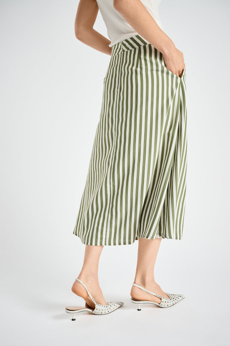 Striped skirt with pleats and pockets