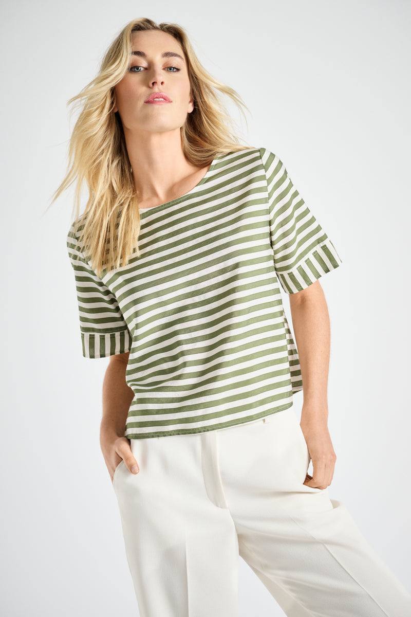 Groen-wit gestreept t-shirt