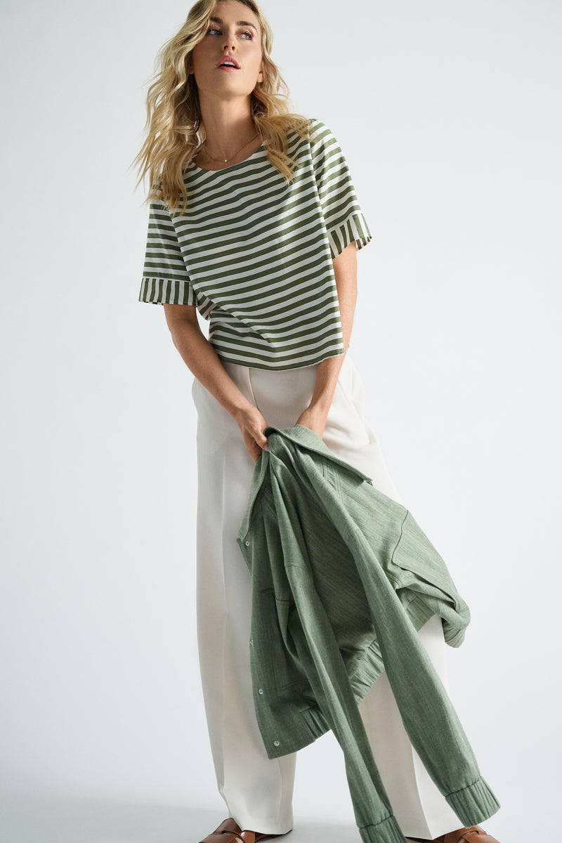 Groen-wit gestreept t-shirt