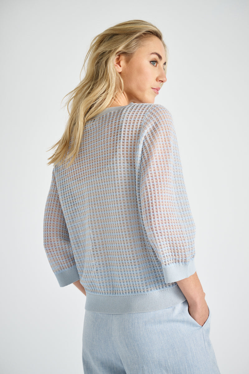 Lichtblauw-beige crochet trui met bloemen