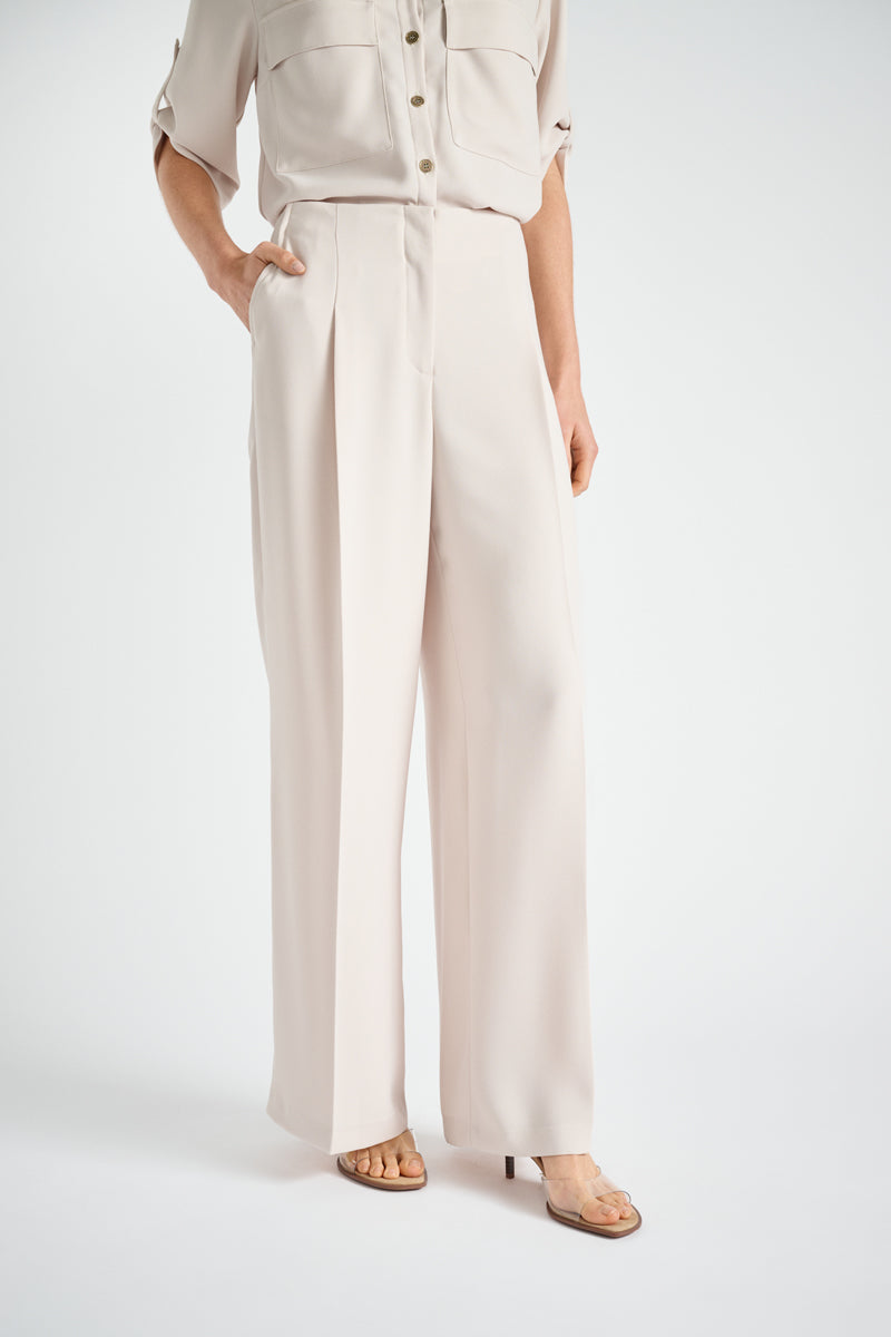 Crème rechte broek met bandplooi