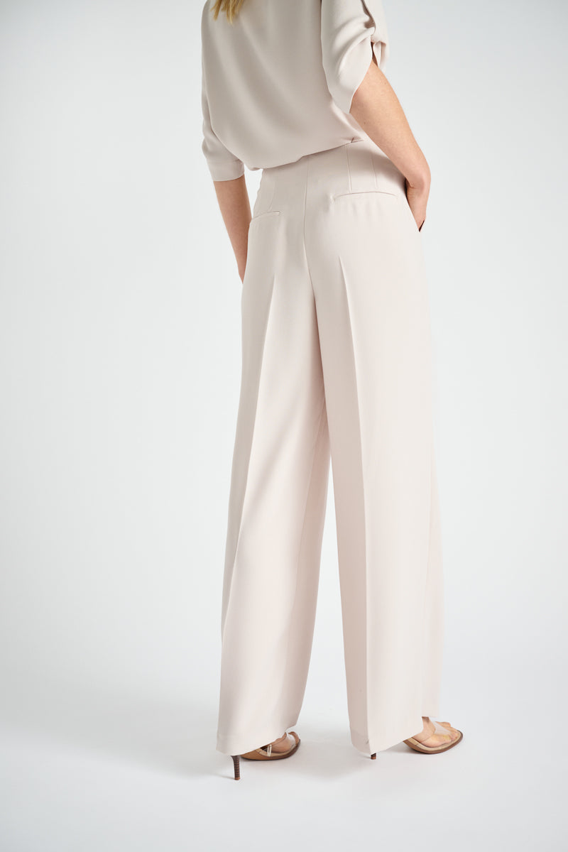 Crème rechte broek met bandplooi