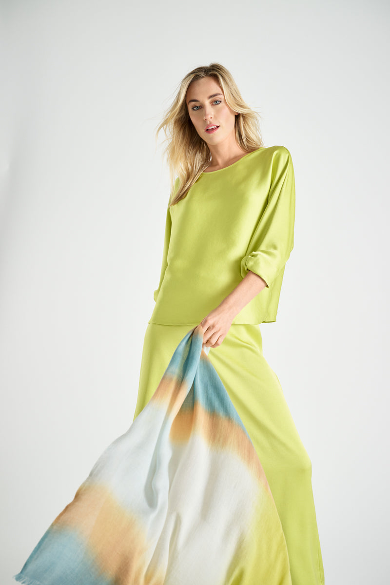 Limoengroene bloes in satijnlook